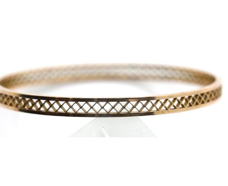 9ct yellow gold pierced bangle, D: 8 cm, 9.5g. P&amp;P Group 1 (£14+VAT for the first lot and £1+VAT for subsequent lots)Cond