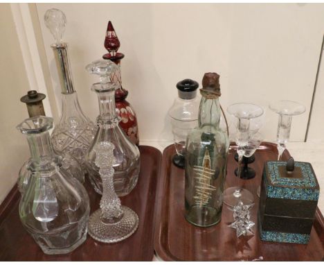 An Art Deco style back and clear glass cocktail set comprising a decanter and stopper, and four glasses, a ruby flash decante