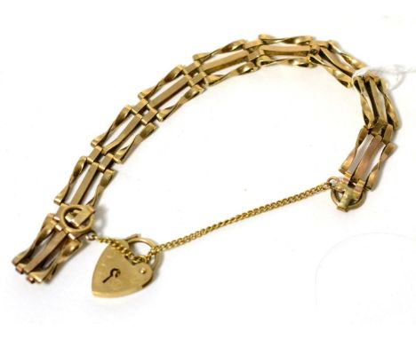 A 9ct gold gate link bracelet 