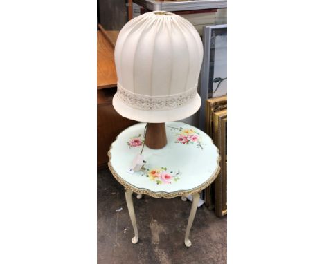 WHITE FLORAL PAINTED TOPPED OCCASIONAL TABLE AND 1970S TEAK TABLE LAMP