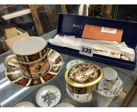 ROYAL CROWN DERBY IMARI PATTERN OVAL TRINKET BOX AND COVER, COFFEE CAN AND SAUCER, AND A HANDLE CHEESE KNIFE