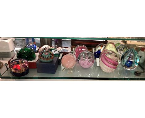 16 PAPERWEIGHTS CAITHNESS, SANDERS AND WALLACE AND ROYAL CREST 
