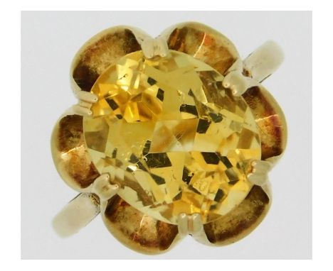 A 9ct gold citrine ring with floral setting, 3.4g, size P