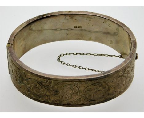 A Birmingham hallmarked silver bangle by Joseph Gloster, 30.3g