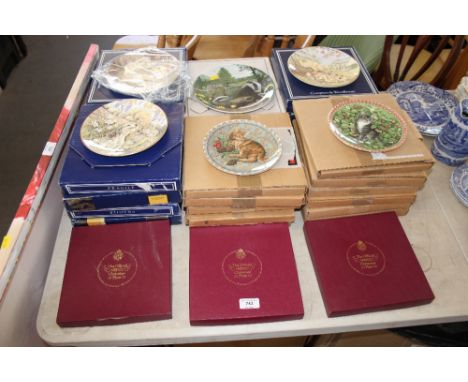 A quantity of collector's plates to include Aynsley; Royal Worcester and Davenport etc