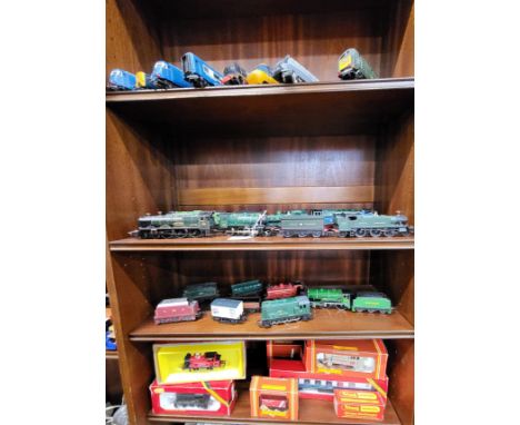 Hornby and Triang 00 gauge locomotives and rolling stock including Pullman engine Silver Fox, Duchess of Sutherland, Flying S