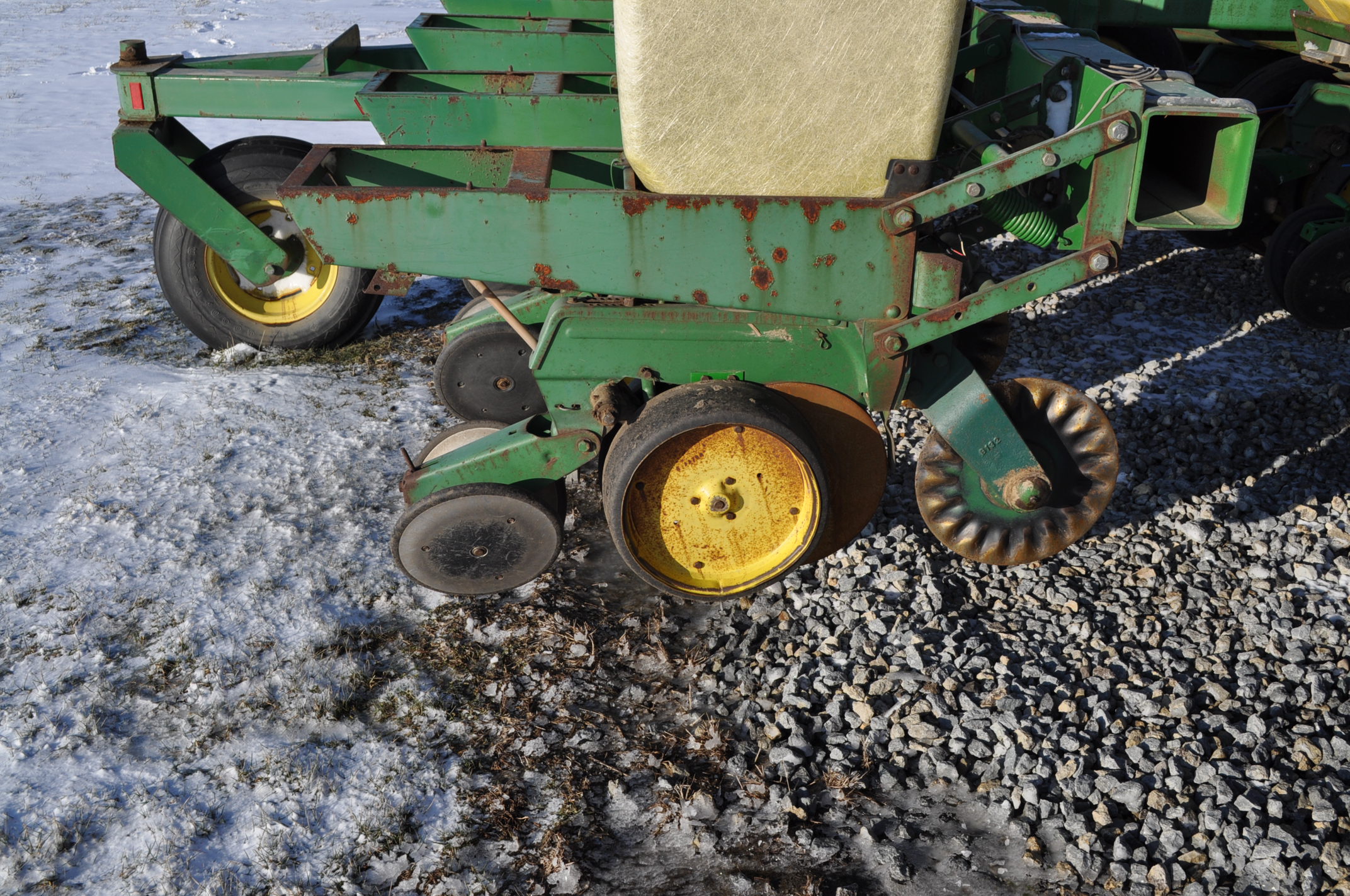 John Deere 7000, 8/15 splitter planter, monitor, liquid fertilizer, no