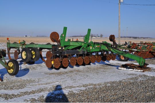 7 Shank John Deere 915 V Ripper W John Deere 1570 Zone Tillage Coulter Caddie Cart Hyd Raise