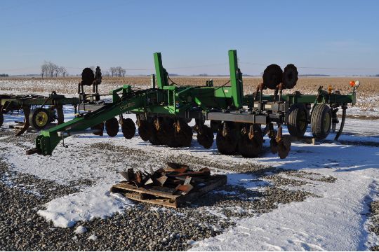 7 Shank John Deere 915 V Ripper W John Deere 1570 Zone Tillage Coulter Caddie Cart Hyd Raise