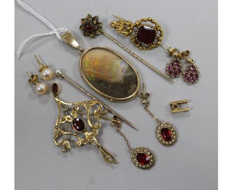 Mixed jewellery including a 9ct gold and gem set pendant, an opal pendant and earrings etc.