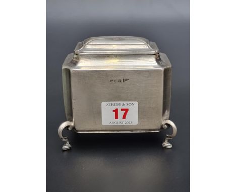 An Edwardian silver tea caddy, by Walker &amp; Hall, Sheffield 1907, 9.3cm wide, 188g. 