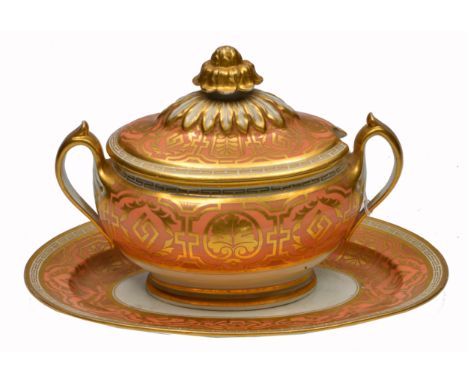 A GEORGE III BARR, FLIGHT & BARR, WORCESTER, SAUCE TUREEN COVER AND STAND (c. 1820) with a peach ground body decorated in gol
