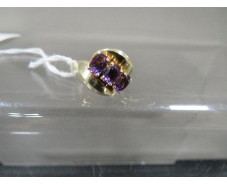 A decorative amethyst dress ring stamped 585 approx weight 5.4g 