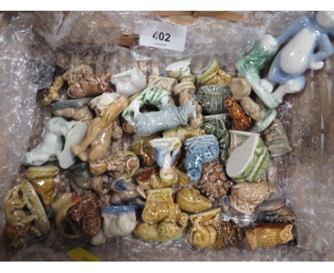 A basket of Wade items to include early examples 