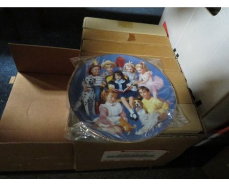 A large quantity of collectors plates to include Royal Worcester, Danbury mint etc many in original boxes