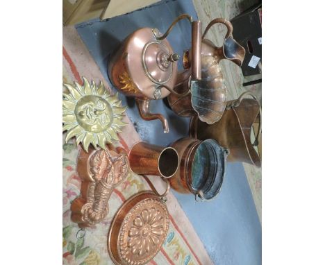 A tray of assorted copper ware to include a kettle 