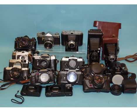 Seventeen 35mm cameras, including Zenit-E, Zeiss Ikon Nettar, Cosina, Yashica, Olympus, etc, (17). 