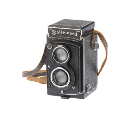 A Rollei Rolleicord Medium Format TLR Camera, black, body G, shutter working, red window intact, optics G, some light haze &a