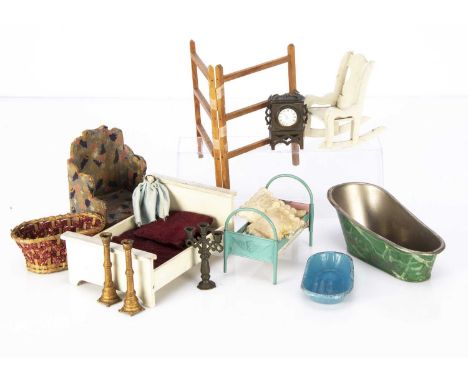 Large scale dolls’ house furniture and chattels,  a green marbled painted tinplate bath —6 1/2in. (16.5cm.) long; a white pai