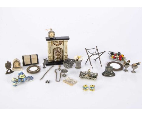 Dolls’ house chattels circa 1900, a card trunk sweet box —1 3/4in. (4.5cm.) wide, soft metal -  fireplace with caged hearth, 