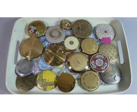 A Collection of Eighteen Vintage Ladies Powder Compacts 