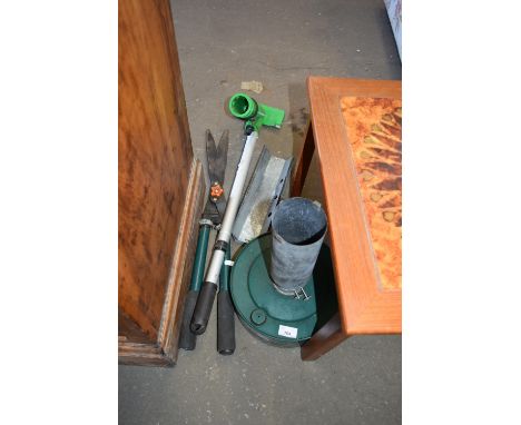 GREENHOUSE HEATER AND VARIOUS MIXED GARDEN TOOLS