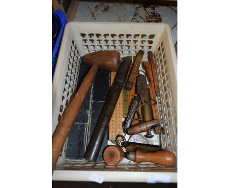 VARIOUS VINTAGE SPRING BALANCE SCALES, VINTAGE RULERS ETC