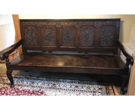 A superb 18thC oak settle with carved 5 panel back. 191 w x 110 h x 70cms d. 