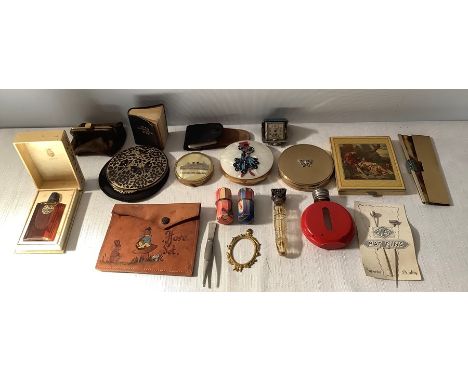 Vintage compacts including Kwick, scent bottles, comb and boxed Coty L'Origan perfume, folding Art Deco travel clock, thimble
