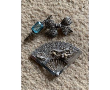 Three items silver jewellery a/f