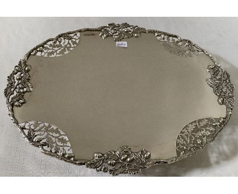 Silver comport decorated with acorns. 26 x 33cms. 777gms approx. 