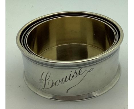 A good quality retractable silver French silver cup Frey Fils in fitted leather case. 8cms h when full height. 108.1gms. Cond