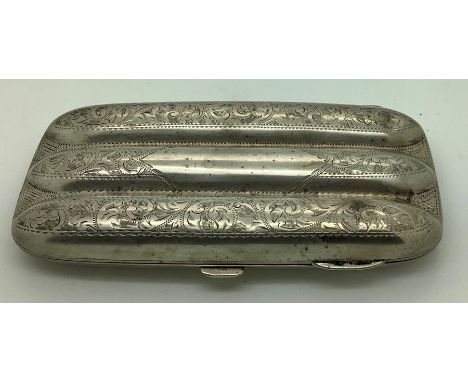 Silver cigar case to hold three cigars, foliate engraving and vacant cartouche. 92.2gms, Birmingham 1914. 13 x 6.5cms. Condit