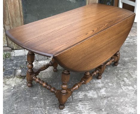 Ercol golden dawn drop gate leg leaf side coffee table. 49cms h. Top measures 106 x 91cms open leaf. 