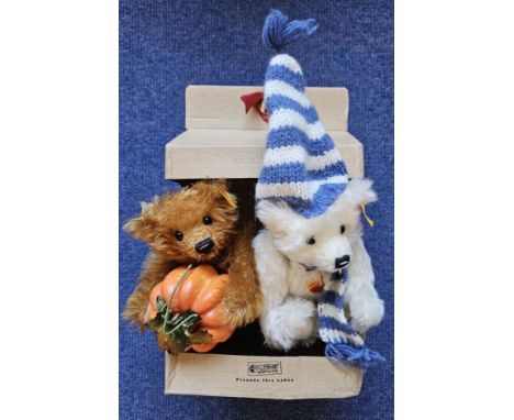 Steiff Original Winter bear and Pumkin bear. Both 7cm. Original collection. With box. White winter bear with knitted blue and