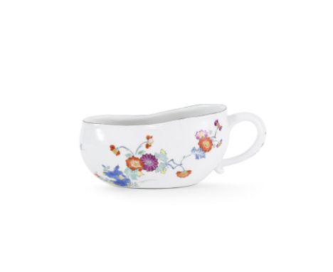 Bourdalou en porcelaine de Meissen, circa 1735A Meissen bourdalou, circa 1735With a loop handle and brown-edged rim, painted 