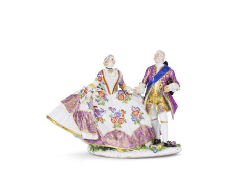 Très rare groupe 'crinoline' en porcelaine de Meissen représentant un chevalier et une dame, porcelaine circa 1745, décor pos