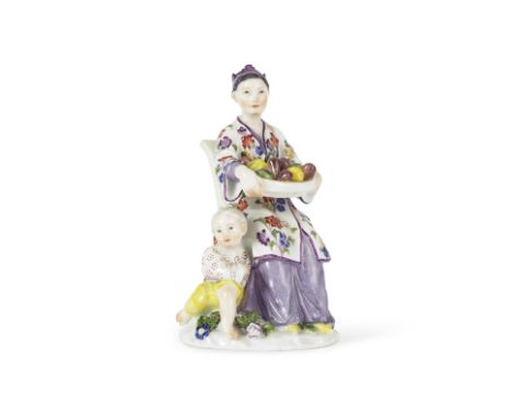 Rare groupe en porcelaine de Meissen répresentant une femme japonaise et son enfant, circa 1745A rare Meissen group of a Japa