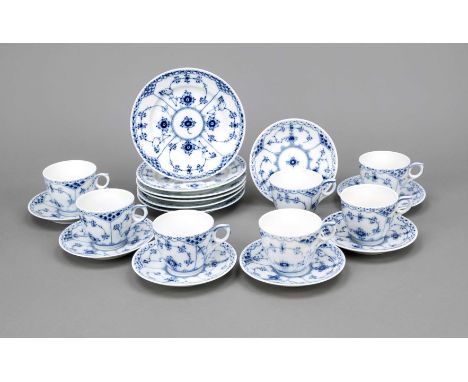 Konvolut Musselmalet, 20-tlg., Royal Copenhagen, Ende 20. Jh., 1. W., Dekor Musselmalet Halbspitze in Unterglasurblau, 7 Kaff