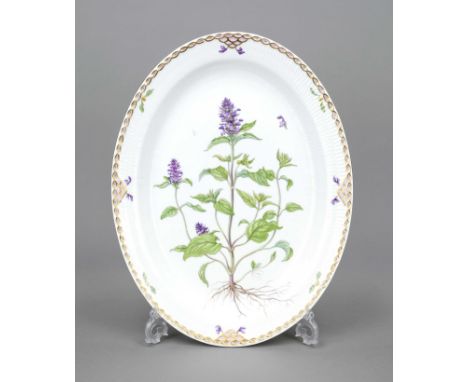 Große ovale Bratenplatte, Royal Copenhagen, Marke 1956, 2. W., Modell weiß gerippt, Modellnr. 629, polychrome Flora Danica-Ha