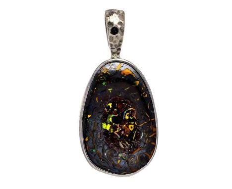 Boulder Opal-Anhänger Silber mit einem Boulderopal 26 x 16 mm, mit leichtem Farbenspiel, L. 39 mm, 8,6 g
