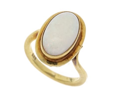 Opal-Ring GG 585/000 mit einem ovalen Milchopal-Cabochon 14,8 x 8,9 x 4,5 mm mit lebhaftem Farbenspiel, RG 52, 5,9 g