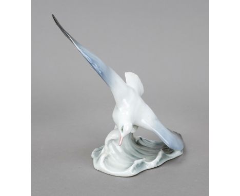 Möwe auf Welle, Rosenthal, Selb, Marke der Kunstabteilung 1934-56, Entw. Fritz Heidenreich 1934, im Sockel bez., naturalist. 