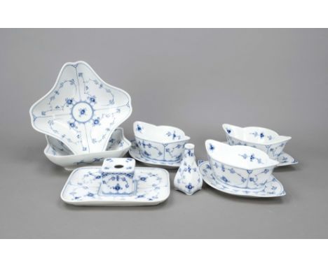 Konvolut, Royal Copenhagen,  7-tlg., 20. Jh., Dekor Musselmalet in Unterglasurblau, 3 Saucieren, Modellnr. 204, L. 24 cm, 2 G