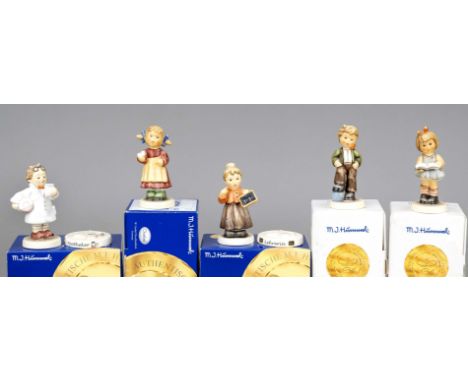 Konvolut aus 5 Hummelfiguren, Goebel, darunter: ''Set Der Apotheker'', 2007, sign., polychrom bemalt, Modellnr. 322 4/0, inkl