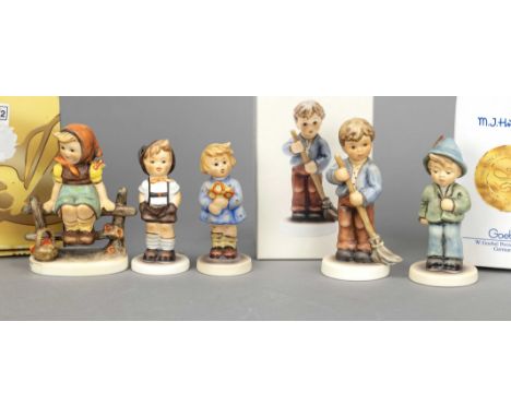 Konvolut aus 5 Hummelfiguren, Goebel, darunter: ''Sicher ist Sicher'', Erste Ausgabe, 1996, 1989, sign., polychrom bemalt, Mo