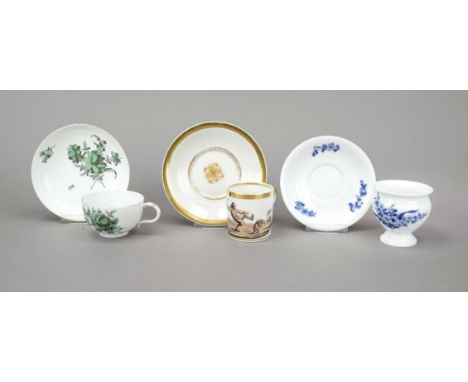 Drei Tassen mit UT, halbrunde Tasse mit UT, Meissen, Marcolini Marke 1774-1817, Blumenmalerei in Kupfergrün, Goldrand ber., H
