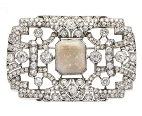 Seltene Art Déco Opal-Diamant-Brosche Platin, ungest., gepr., mit einem exzellenten, oktagonalen Opal-Cabochon ca 6,50 ct  we