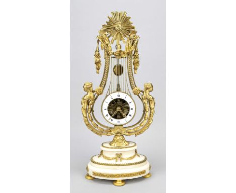 Lyra Uhr, sign. Le Roy, Palais Royal 114, Frankreich um 1800, Bronze feuervergoldet mit seitl. Frauenköpfen und Sonne und Köp