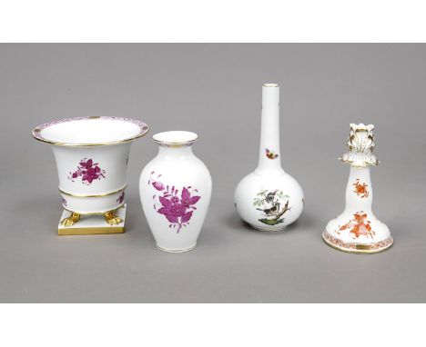 Vier Teile Herend, Ungarn, Marken nach 1967, 2 Vasen, Dekor Apponyi in Purpur, ziervergoldet, H. 13 und 14 cm, Flaschenvase, 